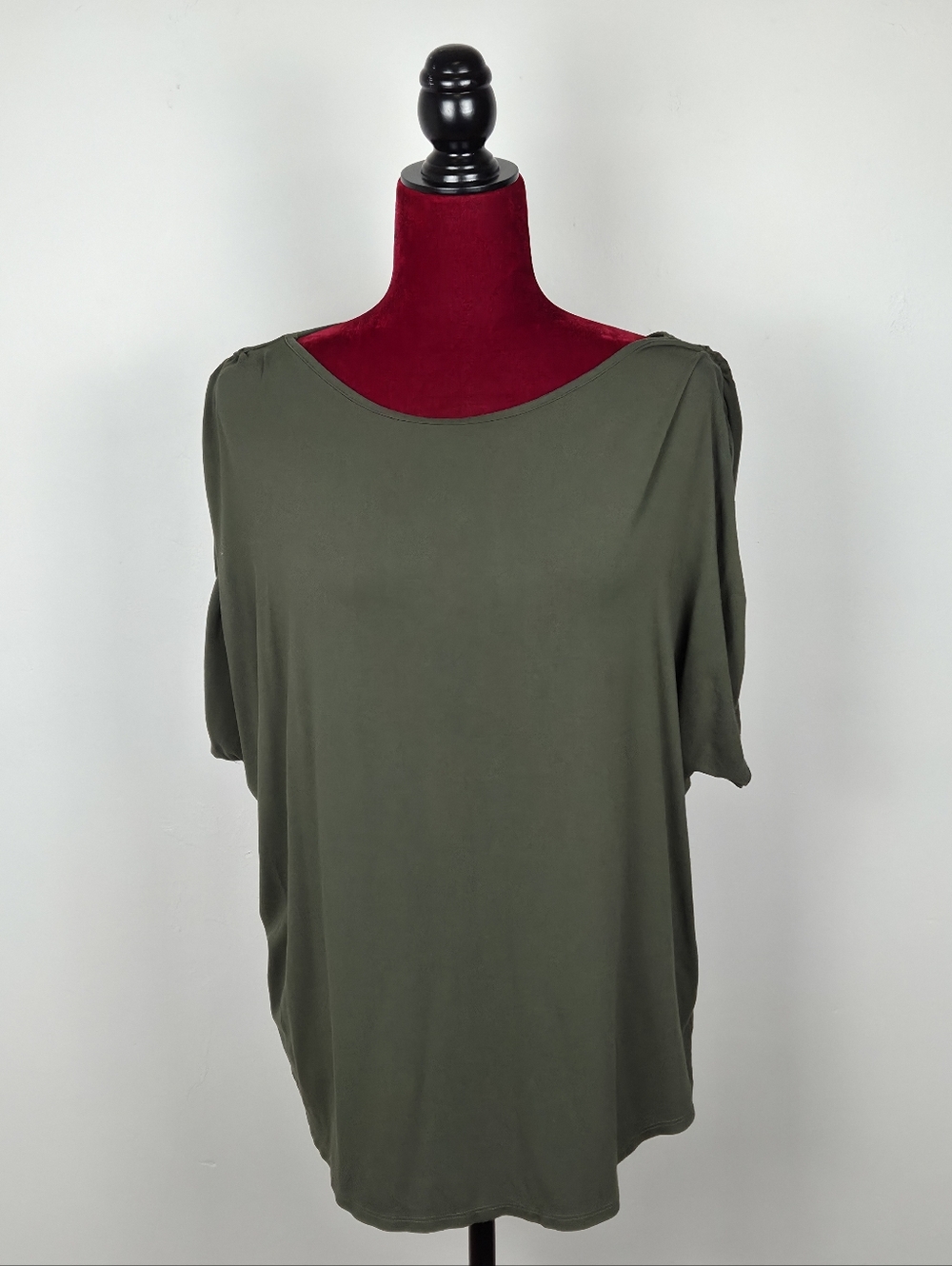 Universal Standard Nori Helena Divine Jersey Gathered Tee (size Small/14-16)